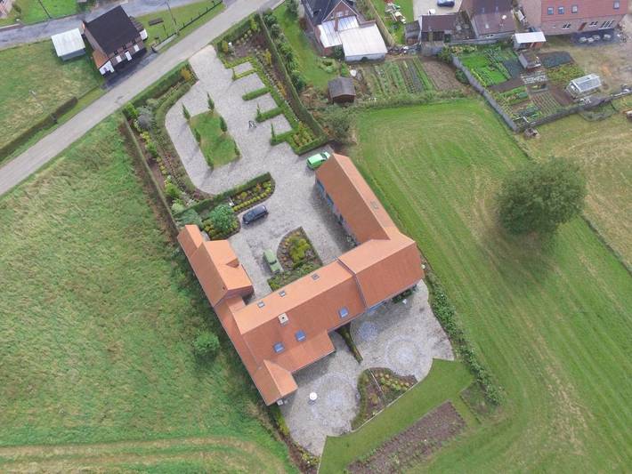 Location de vacances pour 9 personnes, avec Terrasse ainsi que Jardin et Vue à Frasnes-lez-Anvaing