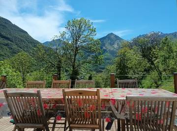 Gîte pour 10 personnes, avec terrasse et jardin, animaux acceptés à Sazos