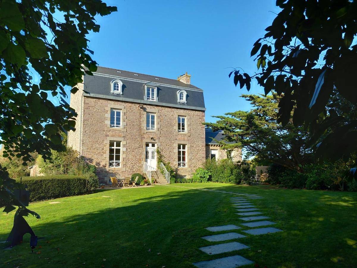 Double Room with Private Bathroom in Plévenon, Région de Dinan