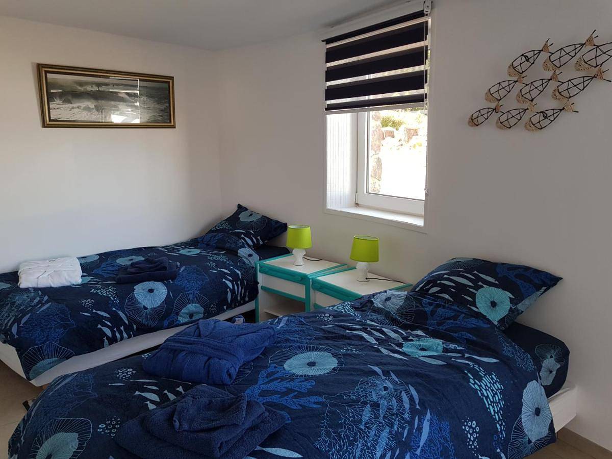 Twin Room with Shared Bathroom in Le Palais, Côte des Mégalithes
