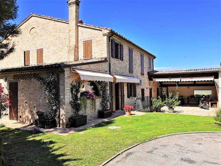 Villa per 20 persone, con Terrazza e Piscina a Tavullia