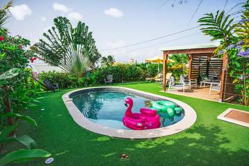Gîte pour 3 personnes, avec piscine à Goyave (Guadeloupe)