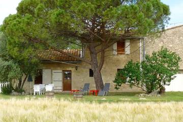 Agriturismo pour 4 personnes, avec jardin à Saint-Étienne-du-Grès