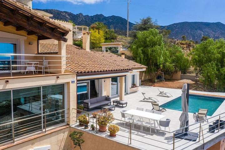 Casa rural para 10 personas, con sauna y jardín además de piscina y jacuzzi en Palau Sabardera