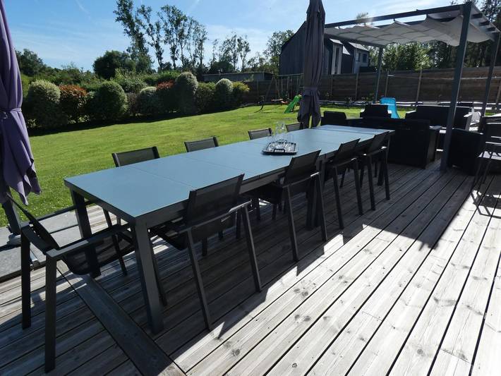 Gîte pour 11 personnes, avec Terrasse ainsi que Jardin et Vue à Tréméven