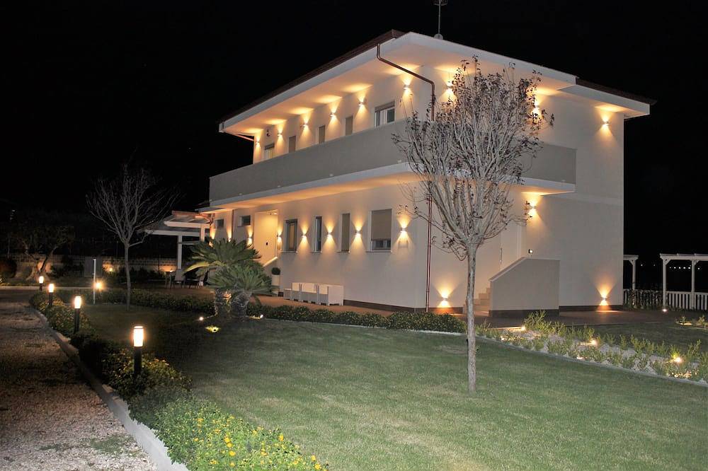 Ganze Wohnung, Villa Zefiro, an oasis of tranquility 5 minutes from the beach in Battipaglia, Tyrrhenische Küste Kampanien