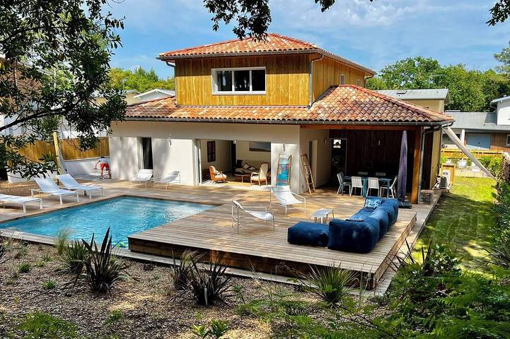 Location de vacances pour 12 personnes, avec terrasse et jardin dans Plage des Bourdaines