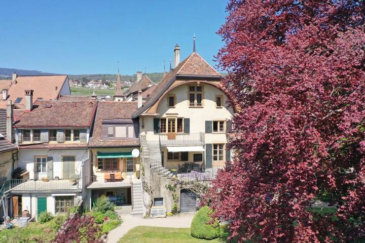Location de vacances pour 5 personnes, avec Balcon ainsi que Terrasse et Jardin dans Auvernier