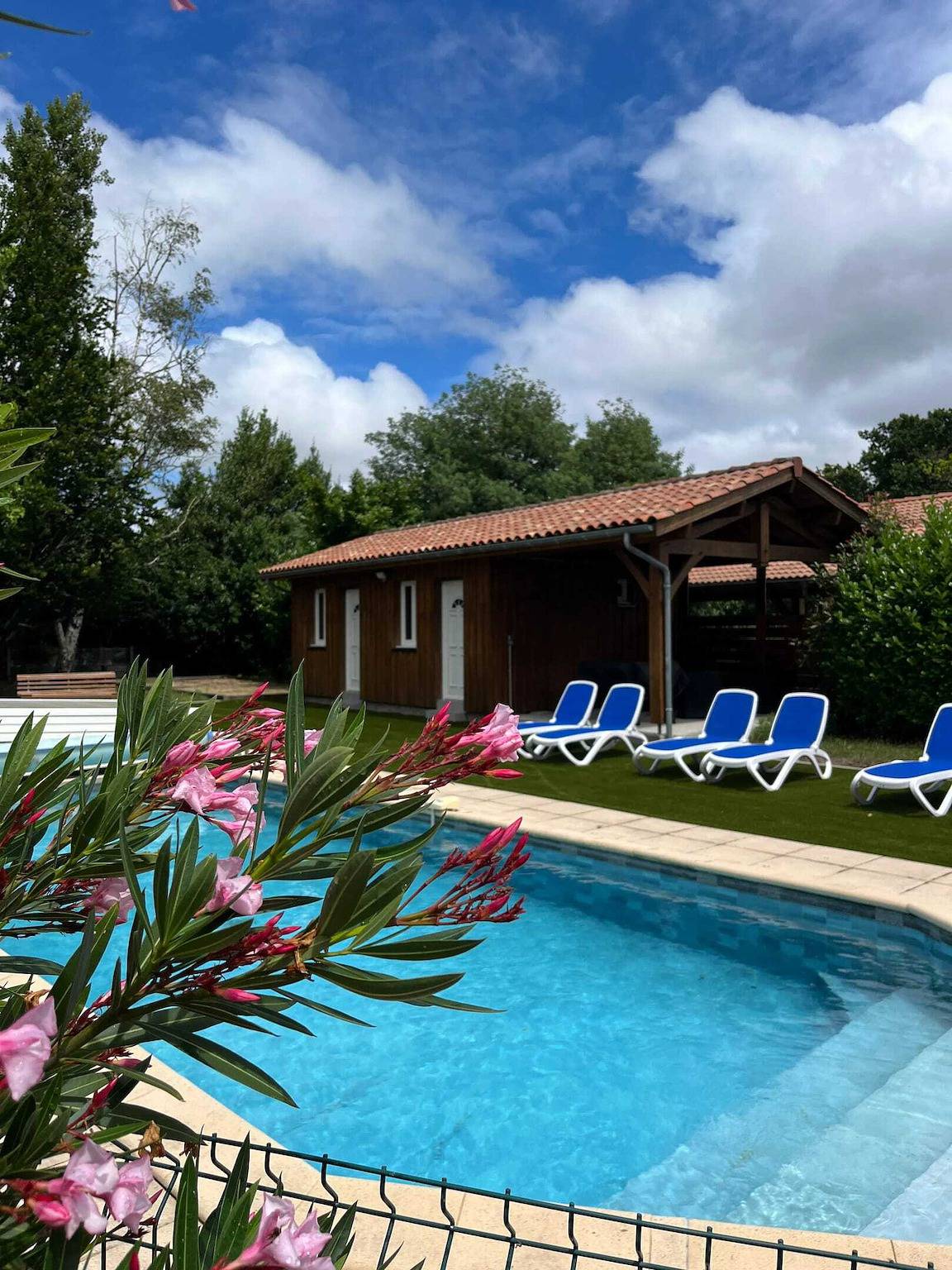 Villa spacieuse à Sainte-Eulalie-en-Born, terrasse, piscine privée in Sainte-Eulalie-en-Born, Côte d’Argent