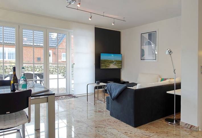 Ganze Wohnung, End-Appartement im Erd- und Untergeschoss mit ca. 98 qm Nutzfläche. in Wenningstedt, Sylt