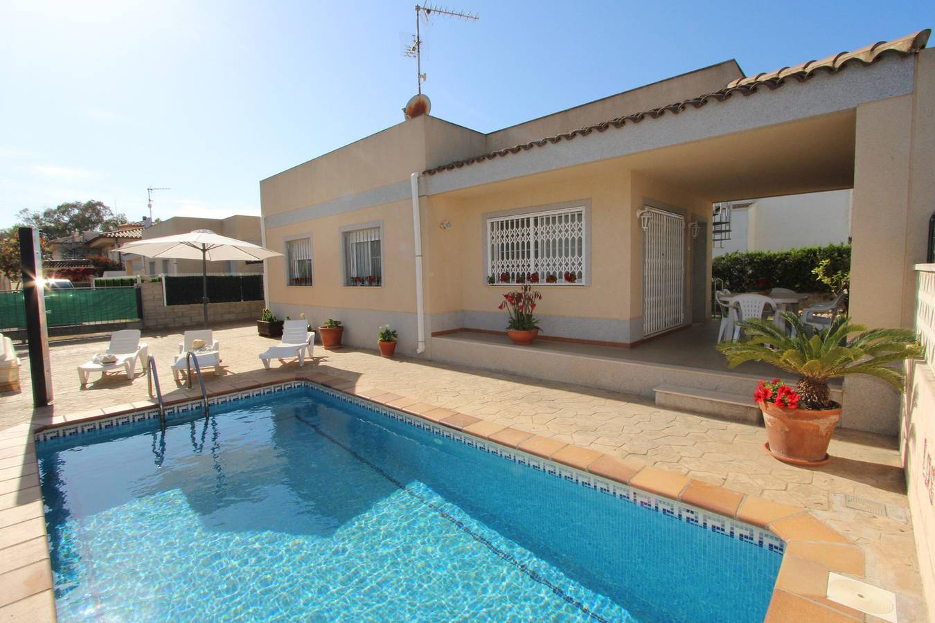 Casa Nordine I, Ideal fuer Ihren Urlaub am Meer, Witi gratis, Klimaanlage optional, Privatpool, Hunde erlaubt, Hundestrand in Riumar, Delta de l'Ebre