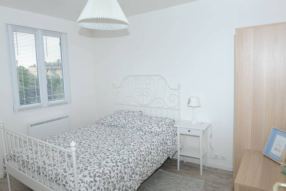 La acogedora casa de ciudad en residencia privada. in Bondy, Sena-Saint Denis