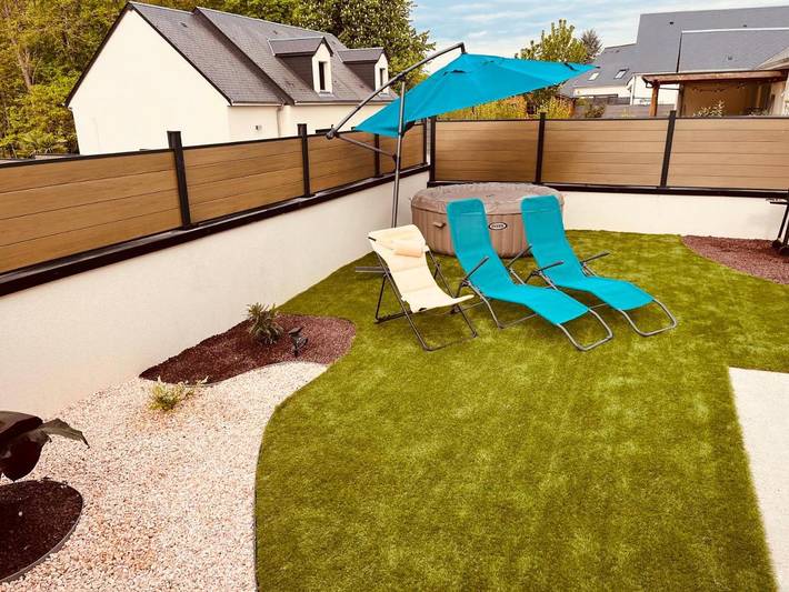 Location de vacances pour 9 personnes, avec piscine ainsi que terrasse et jacuzzi, animaux acceptés à Cerelles