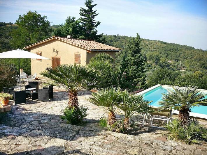 Agriturismo per 5 persone, con giardino e piscina, adatto a famiglie con bambini in Pisa e dintorni