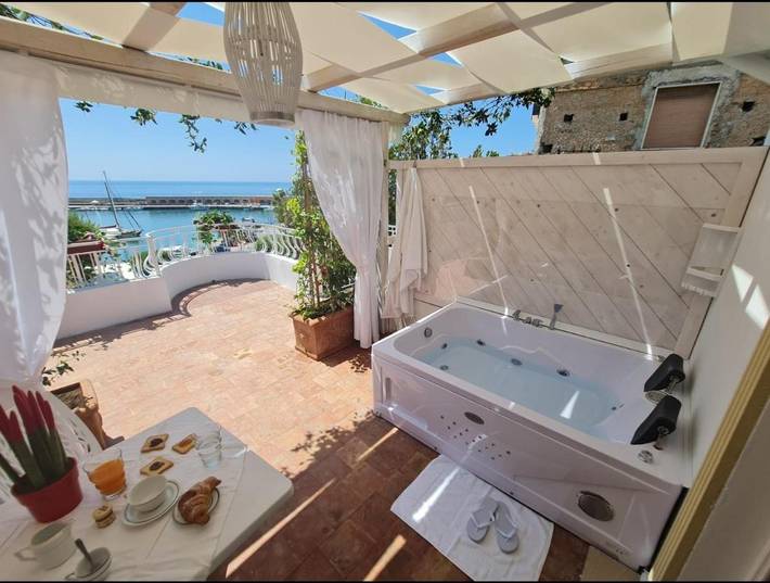 Residence per 2 persone, con Balcone e Idromassaggio nonché Terrazza e Giardino a Marina di Camerota