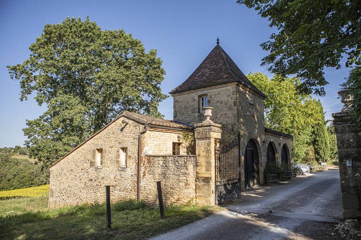 Gîte pour 4 personnes, avec piscine à Simeyrols
