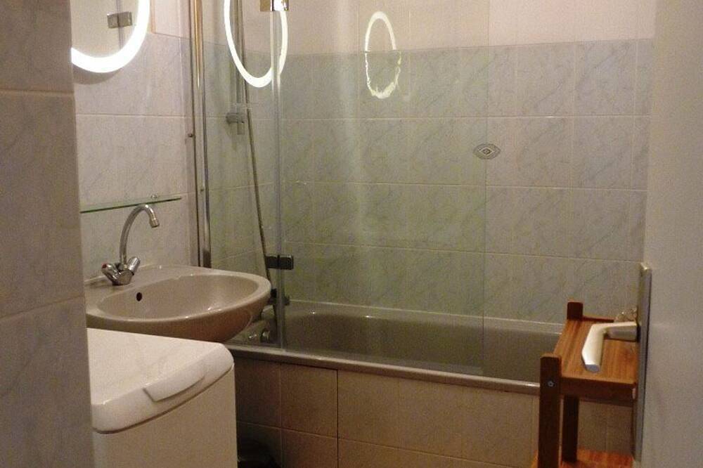 Entire apartment, Seafront Apartment with Balcony - 6 People, Parking, Wi-Fi, Elevator in Merlimont Plage, Merlimont