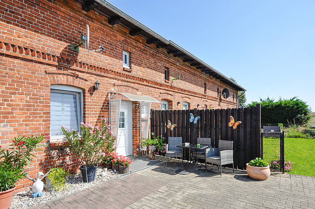 Entire holiday apartment, Holiday apartment for 3 people with terrace in Schloen-Dratow, Müritz