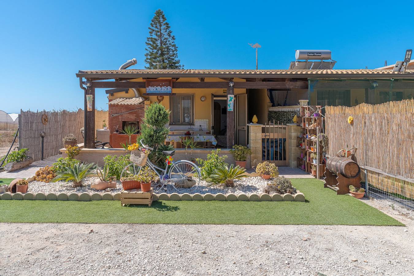 'Eco Del Mare' with veranda just steps from the sea in Pachino, Syracuse Province