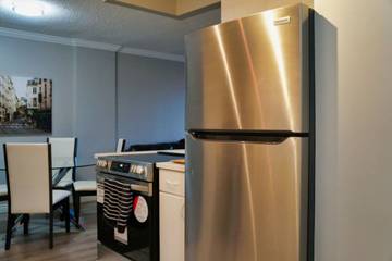 Vacation Rental for 4 Guests in Calgary, Canadian Rocky Mountains, Picture 4
