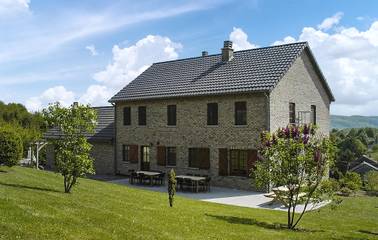 Gîte pour 15 personnes, avec terrasse et jardin dans Heyd