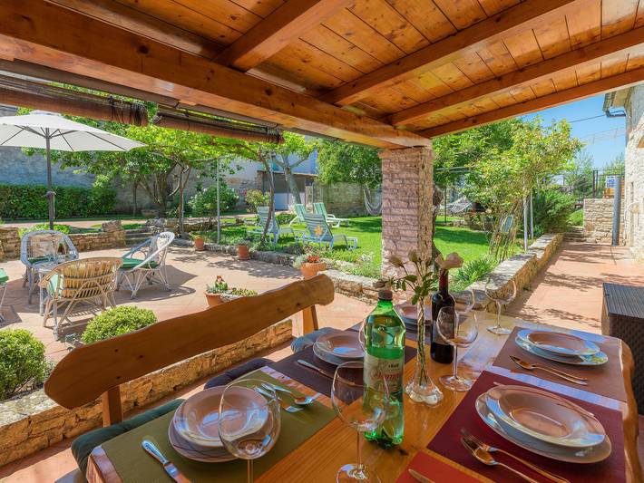 Location de vacances pour 6 personnes, avec terrasse et jardin à Svetvinčenat - 2