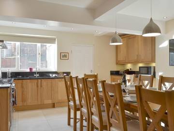 Holiday Rental for 12 People in Bakewell, Peak District, Photo 4
