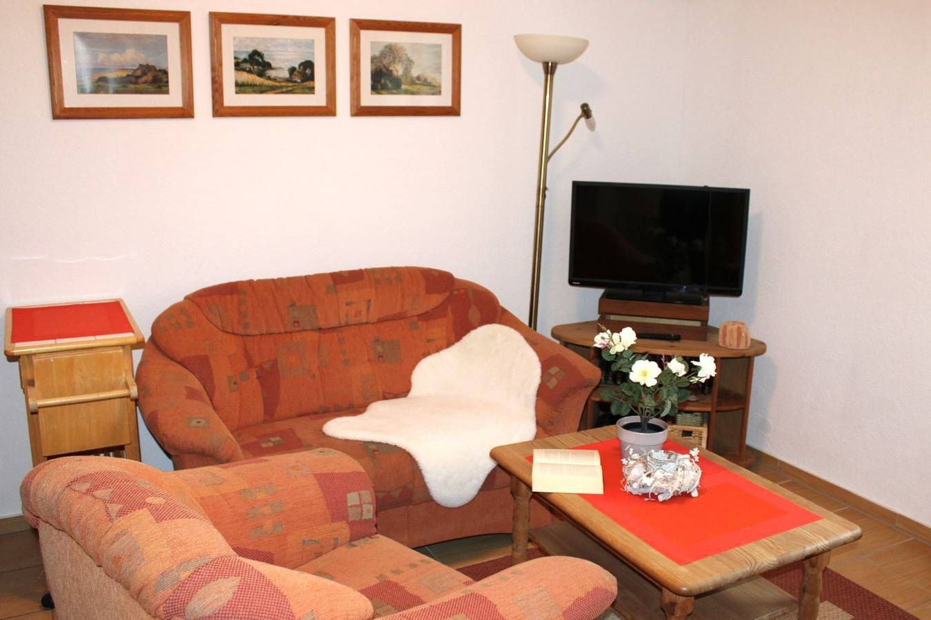 Ganze Wohnung, Auf dem Fischland, einem schmalen Landstrich zwischen Meer und Bodden, finden Sie unser Appartementhaus im Ortsteil Niehagen des Ostseebades Ahrenshoop. in Niehagen, Ahrenshoop