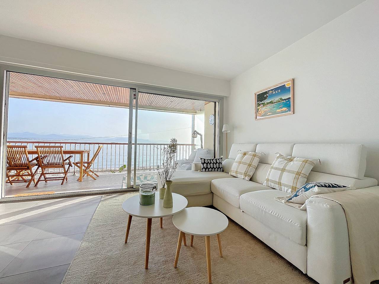 Apartamento entero, Apartamento climatizado frente al mar con terraza y parking en Antibes. in Antibes, Region de Cannes