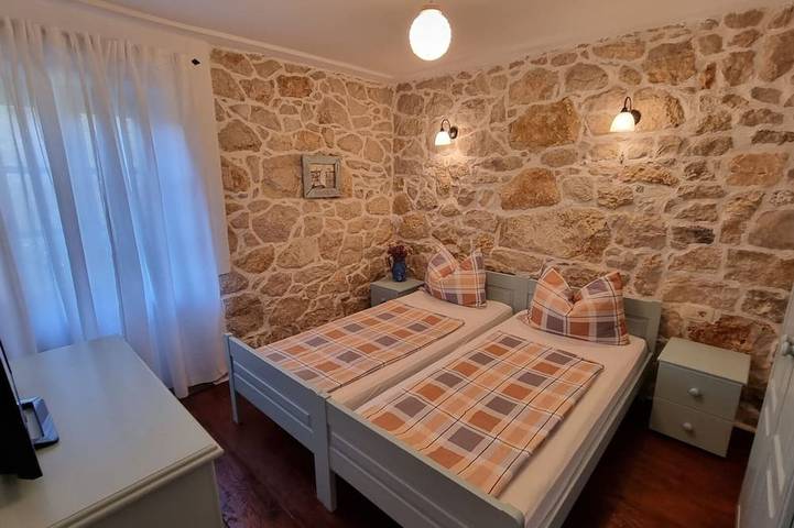 Villa für 6 Personen, mit Terrasse und Garten auf Rab - 3