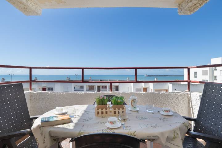 Entire apartment, Apartment 'Miramar' with Sea View, Wi-Fi and Air Conditioning in Playa Barbate, Barbate