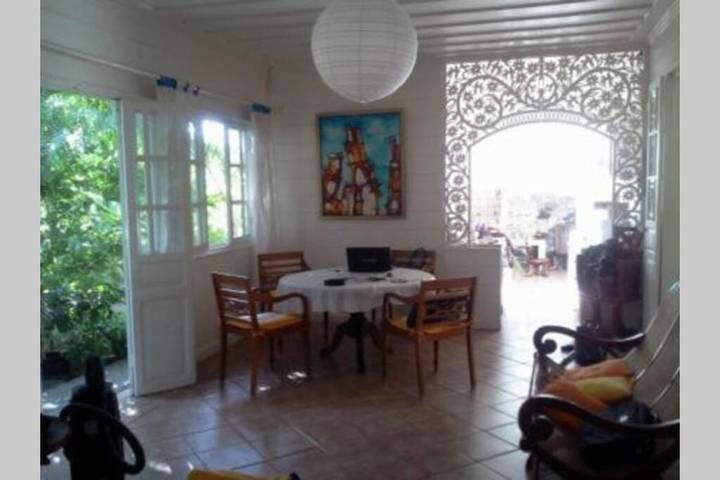 Location de vacances pour 5 personnes, avec jardin et vue dans Plage des Roches Noires - 2