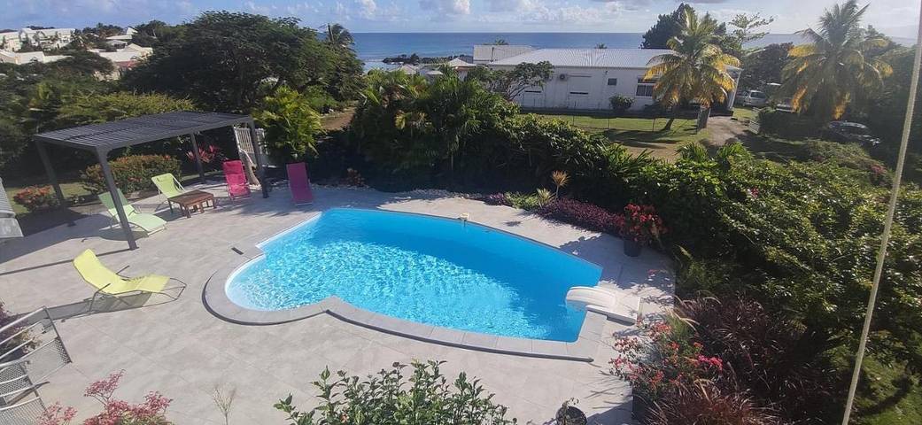 Location de vacances pour 7 personnes, avec piscine ainsi que vue et jardin dans Plage de Saint-Félix