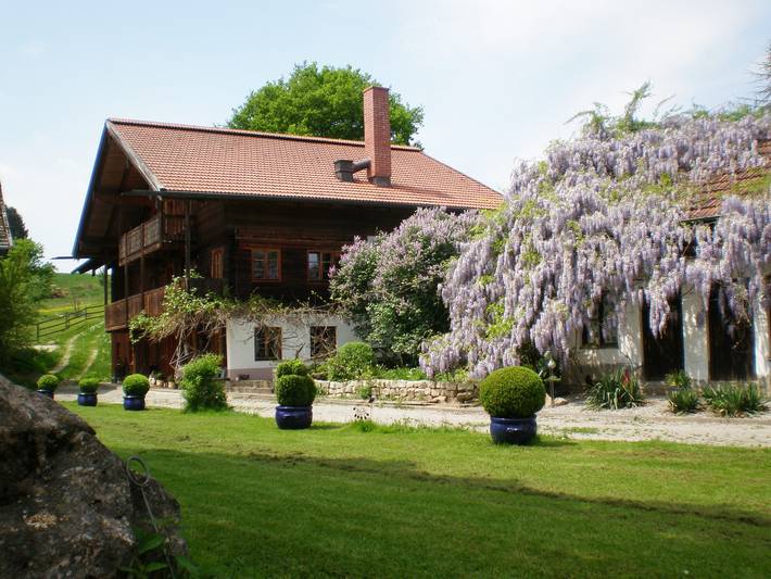 Bauernhof für 2 Personen, mit Balkon/Terrasse und Whirlpool sowie Terrasse und Garten in Rottal-Inn