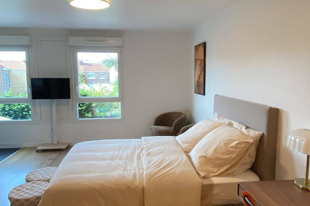Entire apartment, Magnifique studio cooconing avec parking in Marcq-en-Barœul, Lille region