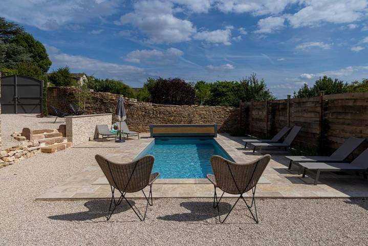 Location de vacances pour 7 personnes, avec vue ainsi que piscine et jardin dans Bussières (Saône-et-Loire) - 4