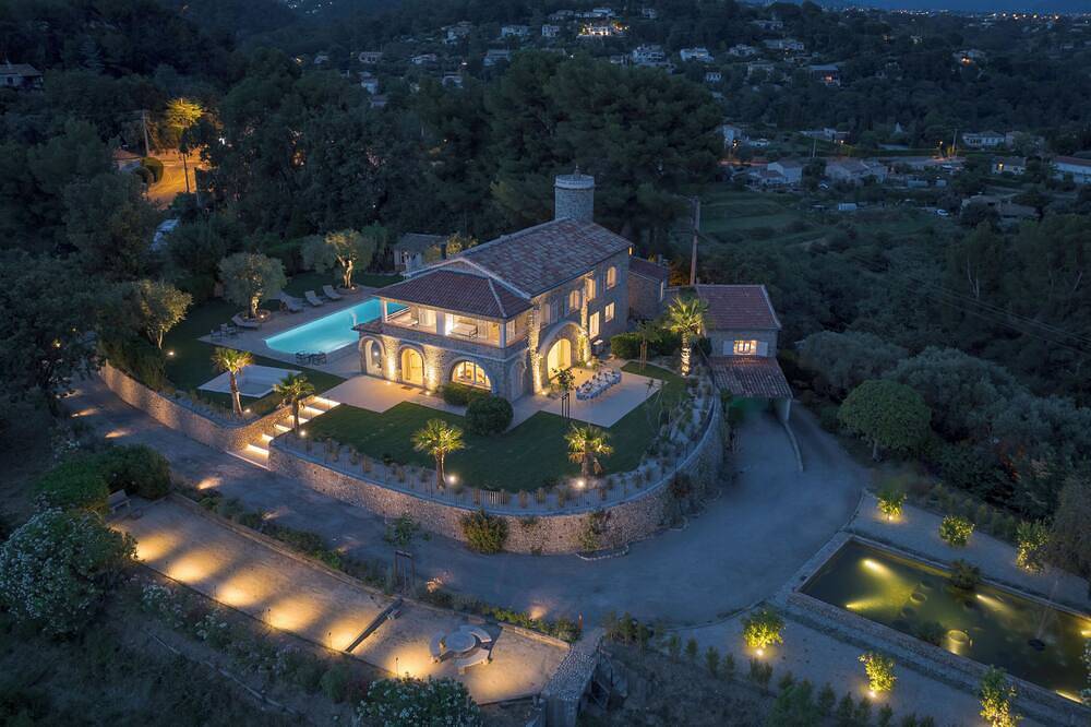 Villa Galet Vue 360 Mer Montagne Et Citadelle Saint Paul De Vence in Saint-Paul-de-Vence, Cannes region