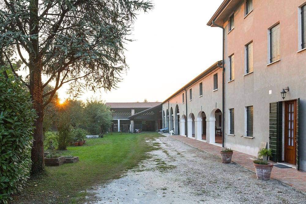 Ganze Wohnung, Bauernhaus am Ende des 19. Jahrhunderts an der Brenta Riviera in der Nähe von Venedig und Padua in Oriago, Mira