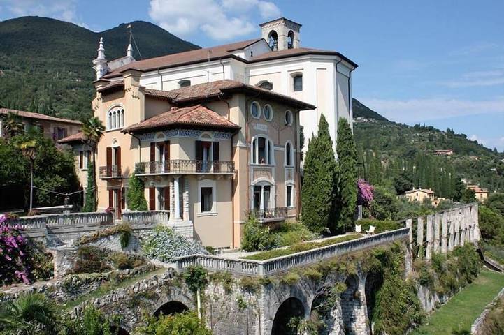 Ferienhaus für 15 Personen, mit Garten und Whirlpool in Gardone Riviera