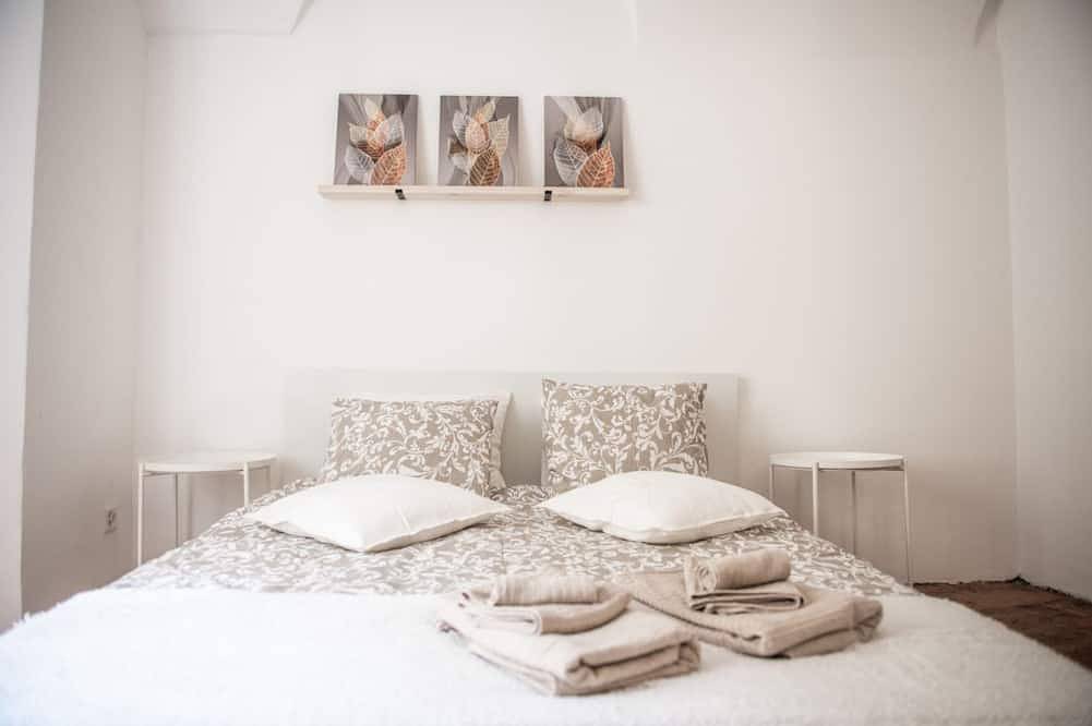 Ganze Wohnung, Diese Wohnung, die in einem restaurierten ehemaligen Kloster im Herzen von Bellinzona liegt, bietet 6 Schlafplätze, kostenloses Wlan, aktives Netflix und alles, was Sie für einen unvergesslichen Urlaub benötigen.Die Wohnung verfügt über einen hellen in Bellinzona, Lepontinische Alpen