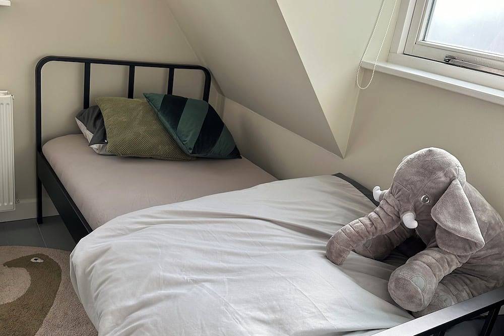 3-bedroom building in tranquil Medemblik with Wifi in Medemblik, Ijsselmeer