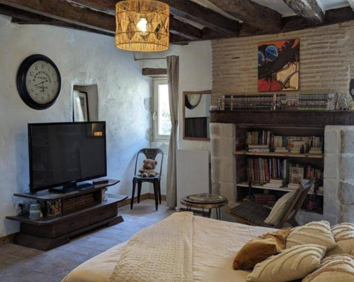 Double Room with Private Bathroom in Soulaire-et-Bourg, Région d'Angers