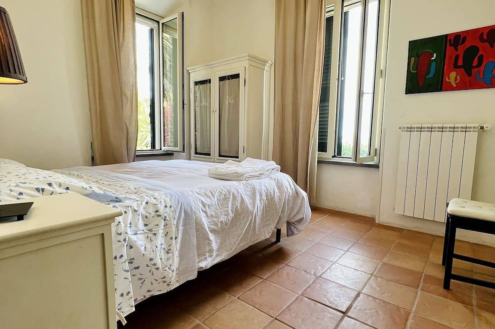 Entire apartment, Portion of villa Liberty with garden 200mt from the sea and the center of Silvi in Adriatic Coast Abruzzo