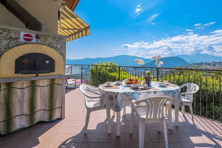 Appartamento intero, Appartamento vacanze per 4 persone con vista lago in Ghiffa, Lago Maggiore (Piemonte)