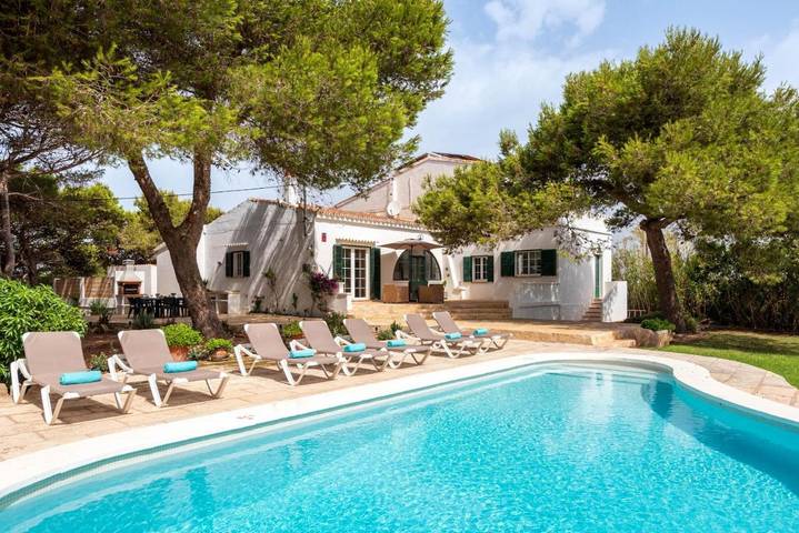 Finca voor 8 personen, with Terras and Tuin as well as Zwembad in Es Castell