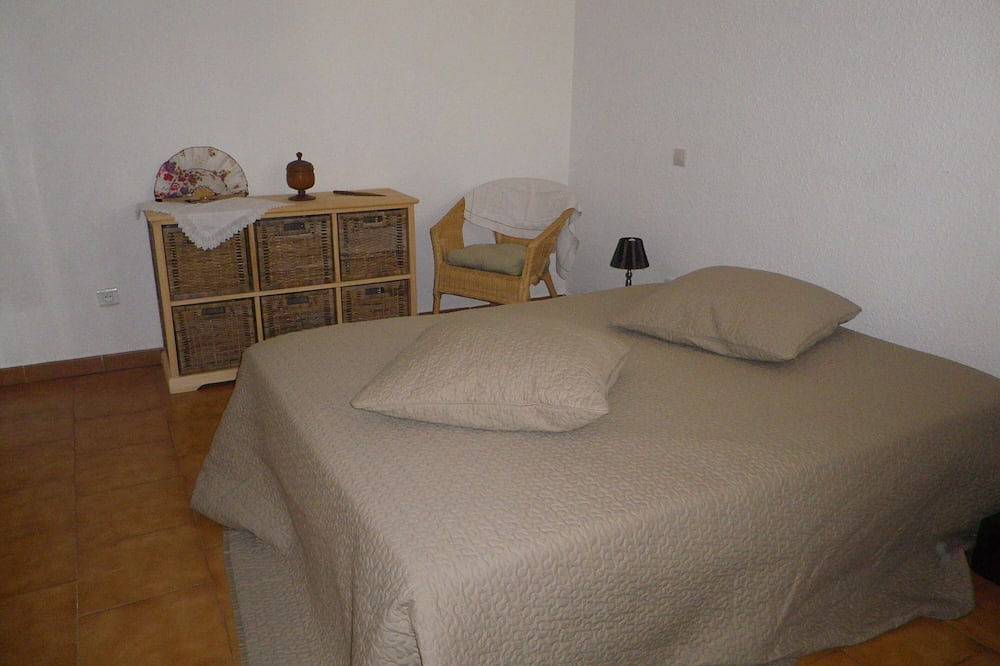 Ganze Wohnung, Appart F3, 75m2 Anlage im Erdgeschoss mit eigenem Zugang, zugewiesenen Parkplatz in Monticello, Calvi und Umgebung