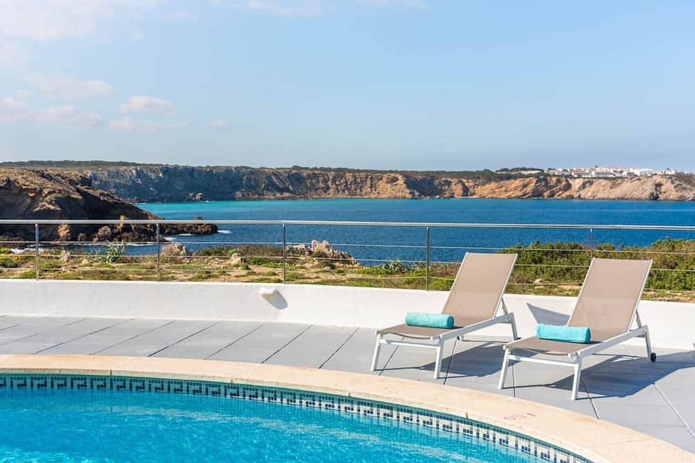 Villa for 8 People in Punta Grossa, Es Mercadal