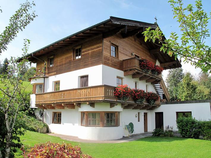 Ferienwohnung für 5 Personen, mit Terrasse und Garten sowie Ausblick in St Johann in Tirol