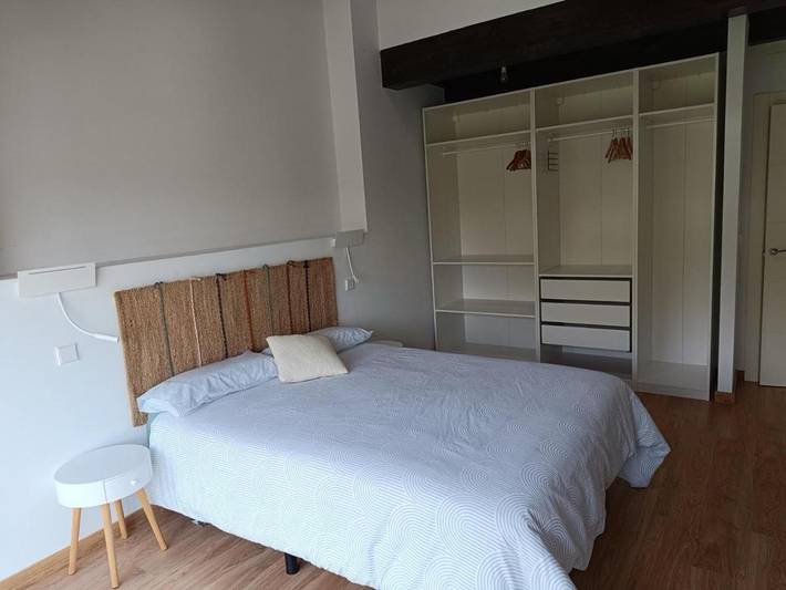 Location de vacances pour 6 personnes, avec vue ainsi que terrasse et jardin dans Solares - 3