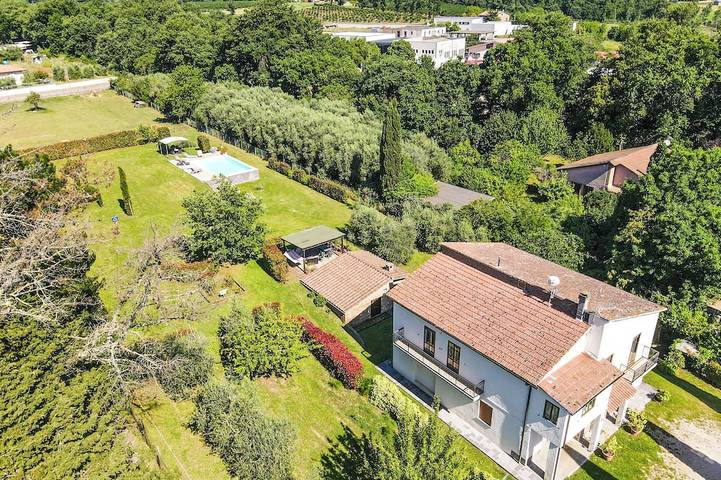 Ferienhaus für 8 Personen, mit Balkon und Garten